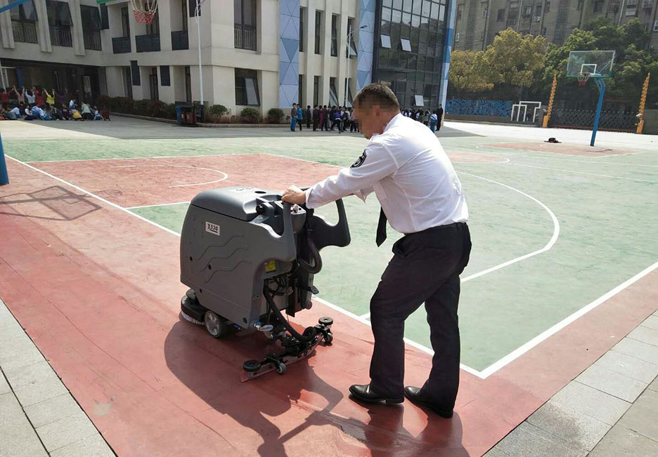 江西大型清潔設(shè)備多功能洗地機(jī)和電動(dòng)<a href=http://www.wnjuwky.com.cn target=_blank class=infotextkey>掃地車生產(chǎn)廠</a>