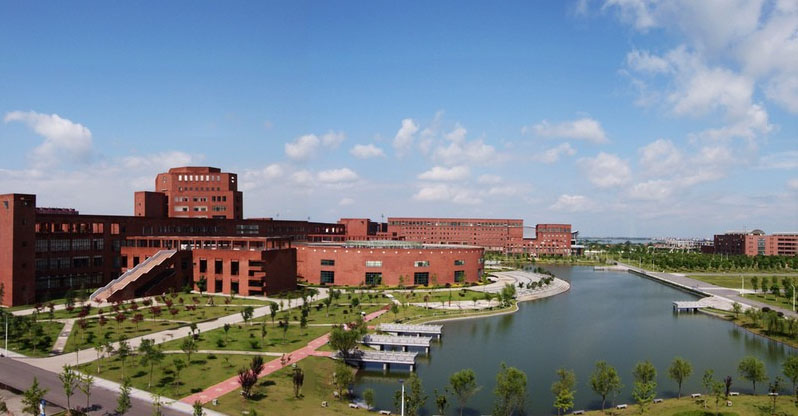 江西師范大學(xué)旭潔洗地機客戶案例-<a href=http://www.wnjuwky.com.cn target=_blank class=infotextkey>洗地機生產(chǎn)廠</a>家