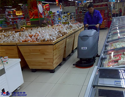 如何進(jìn)行商場(chǎng)保潔工作？